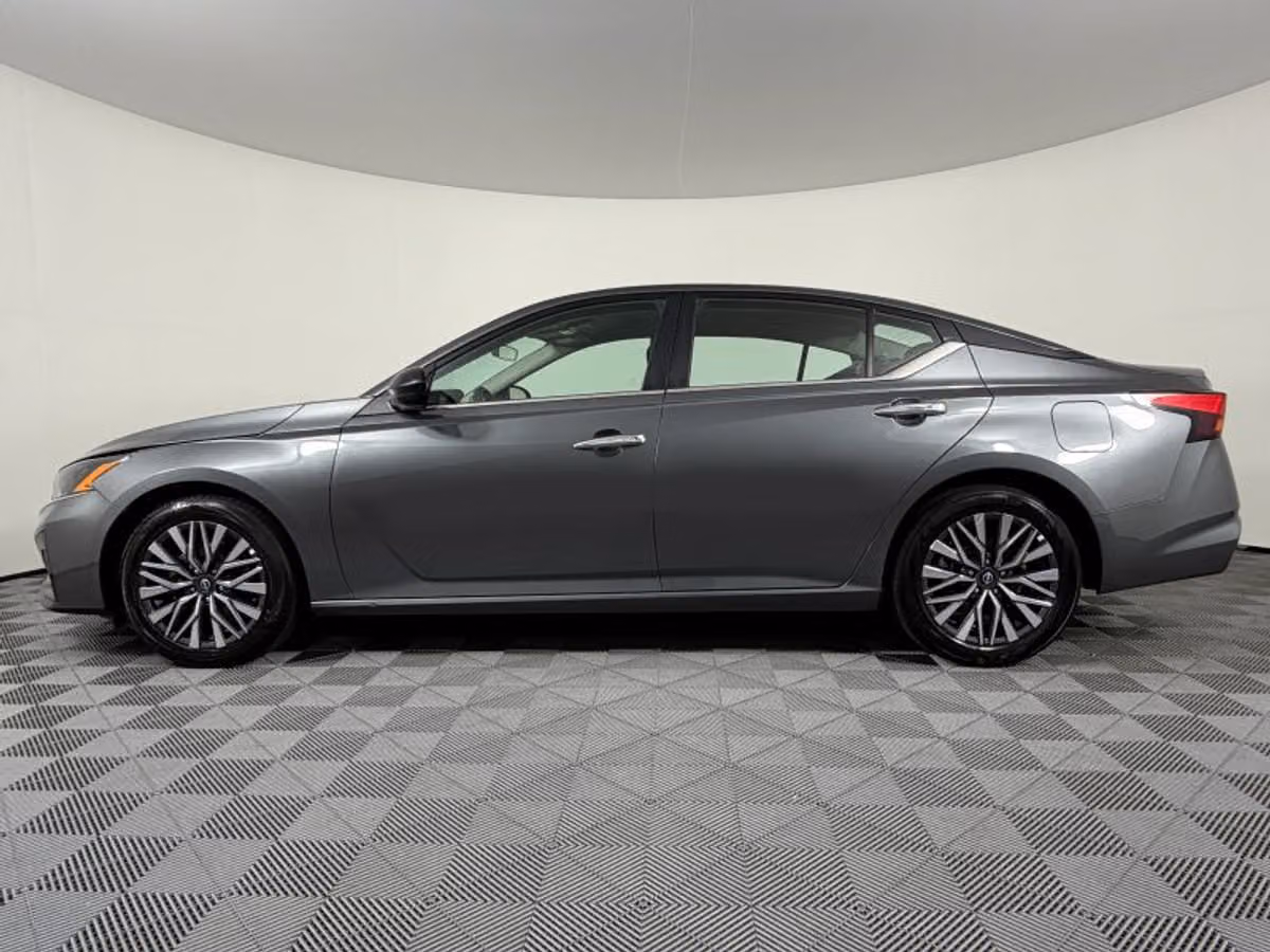 2025 Nissan Altima 2.5 SV Image 13