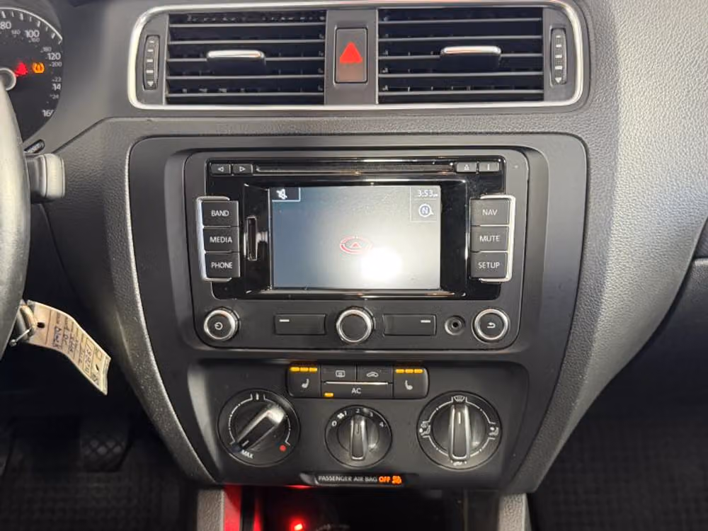 2012 Volkswagen Jetta 2.5L SE Sedan 4D Image 13