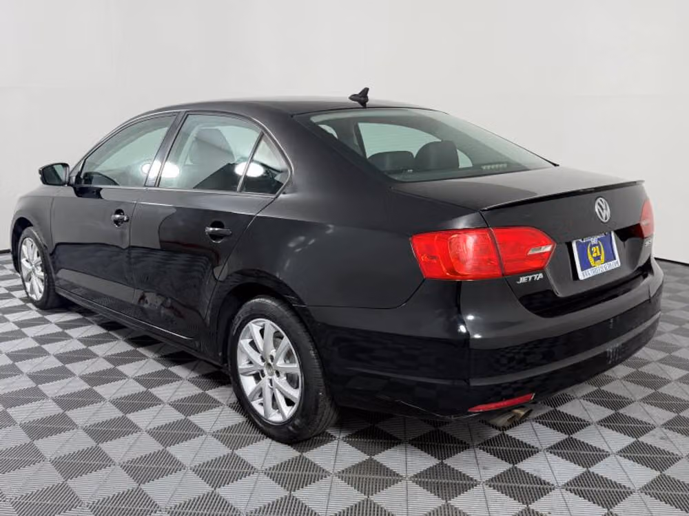 2012 Volkswagen Jetta 2.5L SE Sedan 4D Image 7
