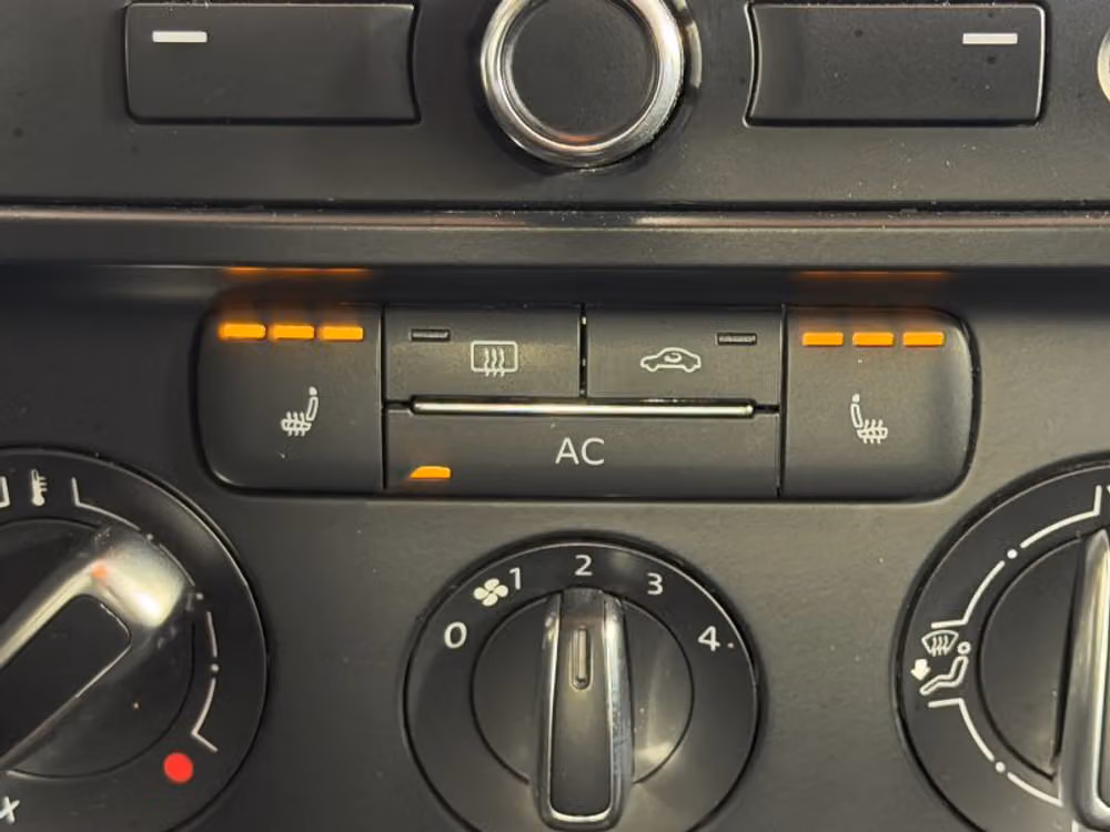 2012 Volkswagen Jetta 2.5L SE Sedan 4D Image 16
