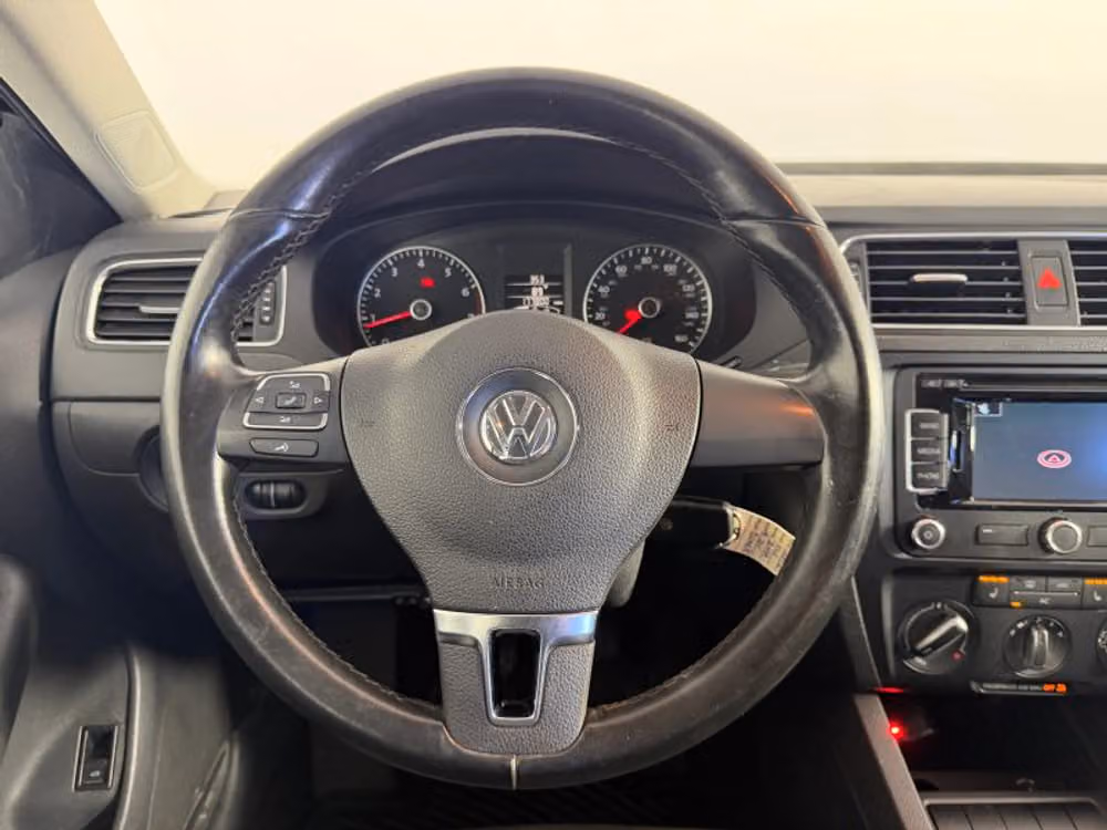 2012 Volkswagen Jetta 2.5L SE Sedan 4D Image 12