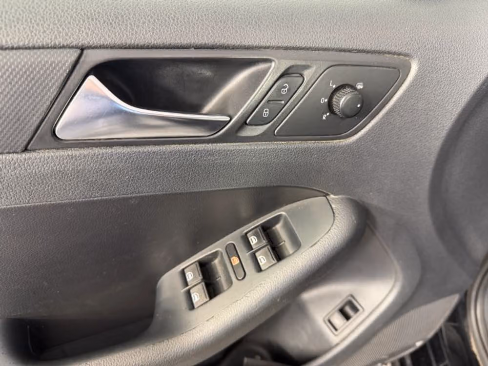2012 Volkswagen Jetta 2.5L SE Sedan 4D Image 18