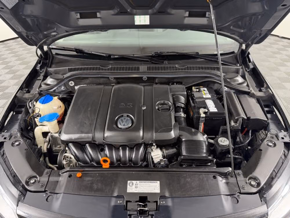 2012 Volkswagen Jetta 2.5L SE Sedan 4D Image 34