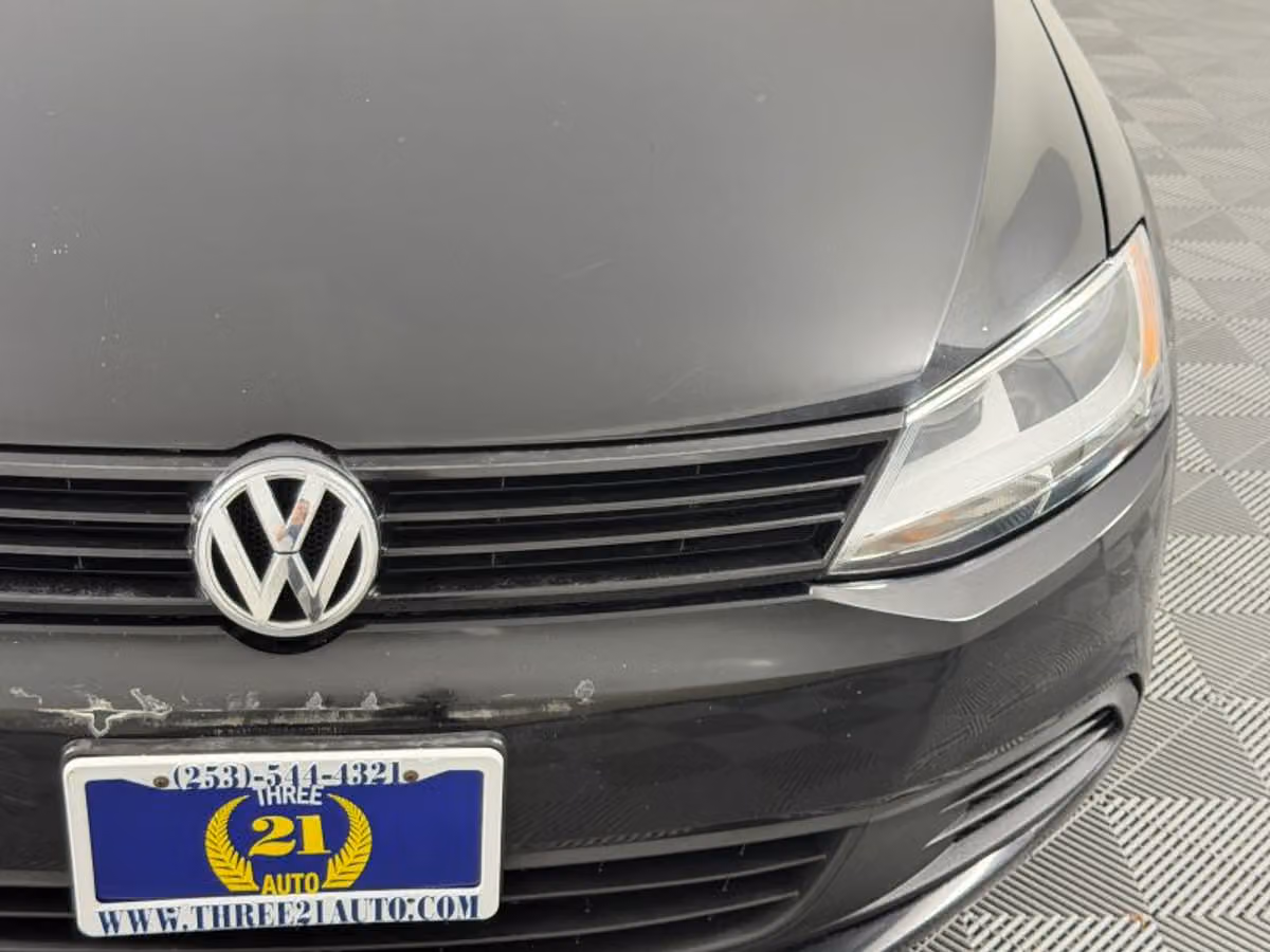 2012 Volkswagen Jetta 2.5L SE Sedan 4D Image 5