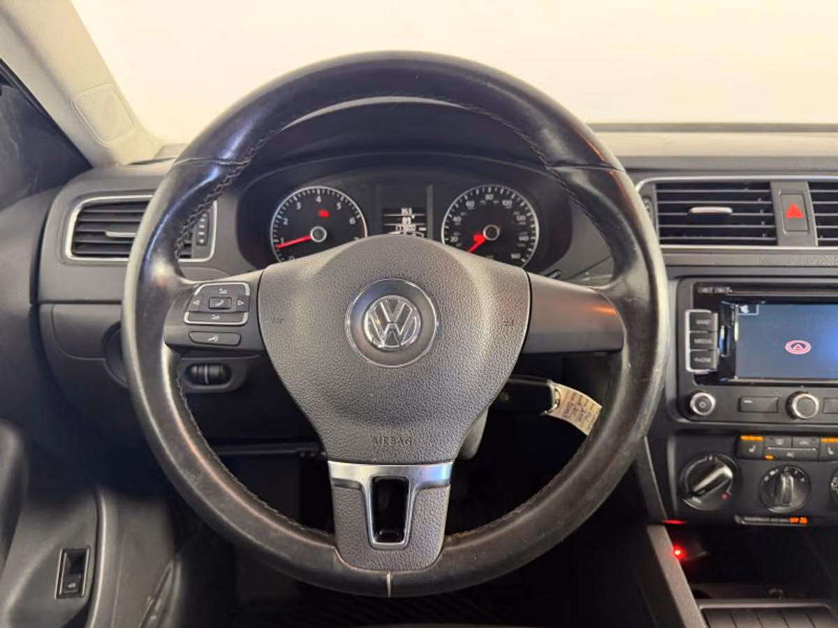 2012 Volkswagen Jetta 2.5L SE Sedan 4D Image 12