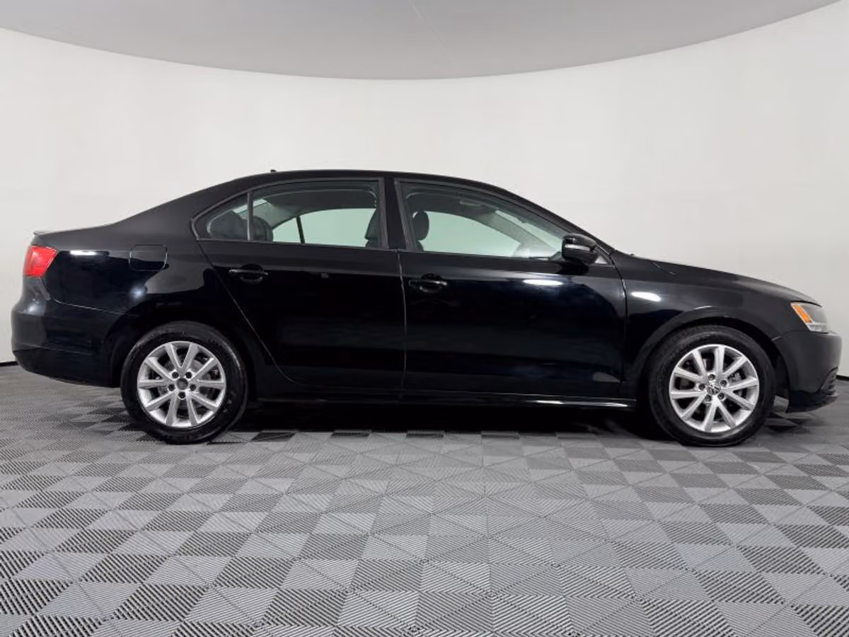 2012 Volkswagen Jetta 2.5L SE Sedan 4D Image 23