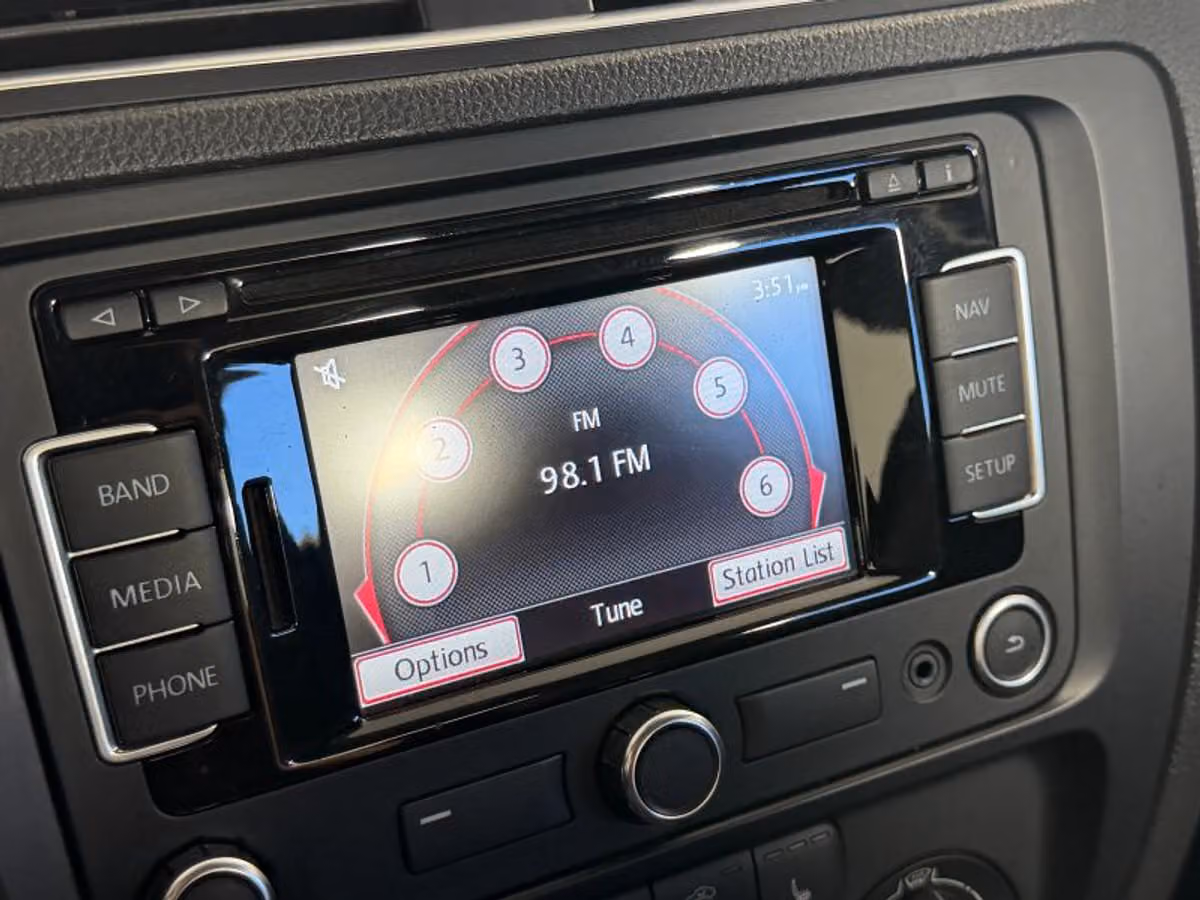 2012 Volkswagen Jetta 2.5L SE Sedan 4D Image 28