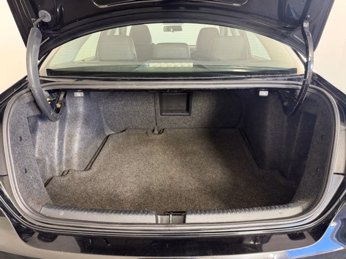 2012 Volkswagen Jetta 2.5L SE Sedan 4D Image 33
