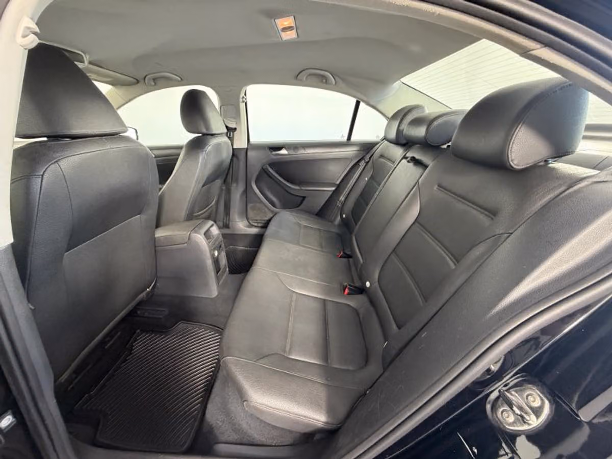 2012 Volkswagen Jetta 2.5L SE Sedan 4D Image 31