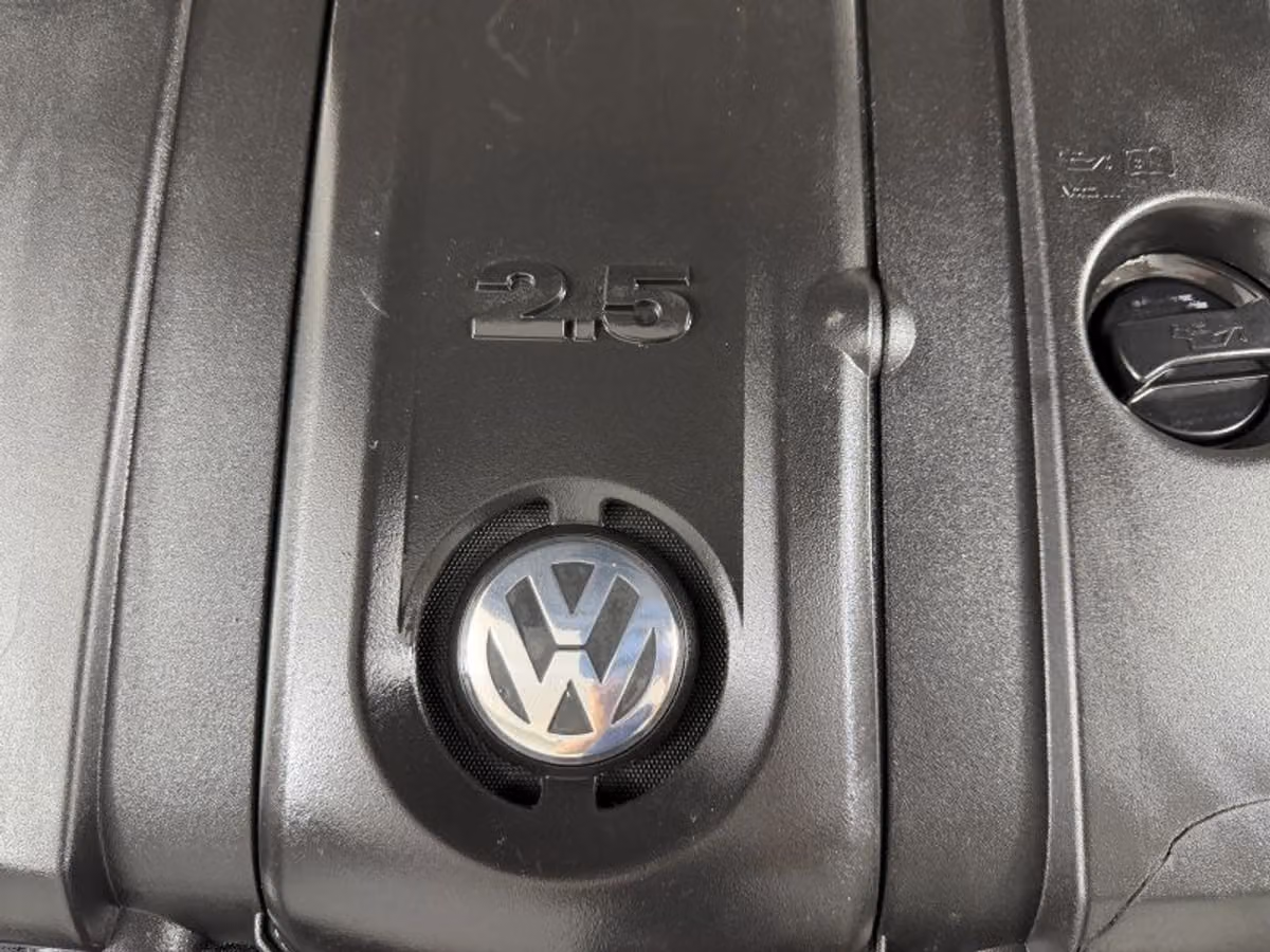 2012 Volkswagen Jetta 2.5L SE Sedan 4D Image 35
