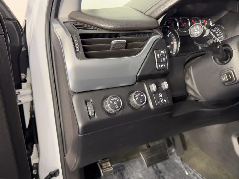 2015 Chevrolet Suburban LTZ Image 37