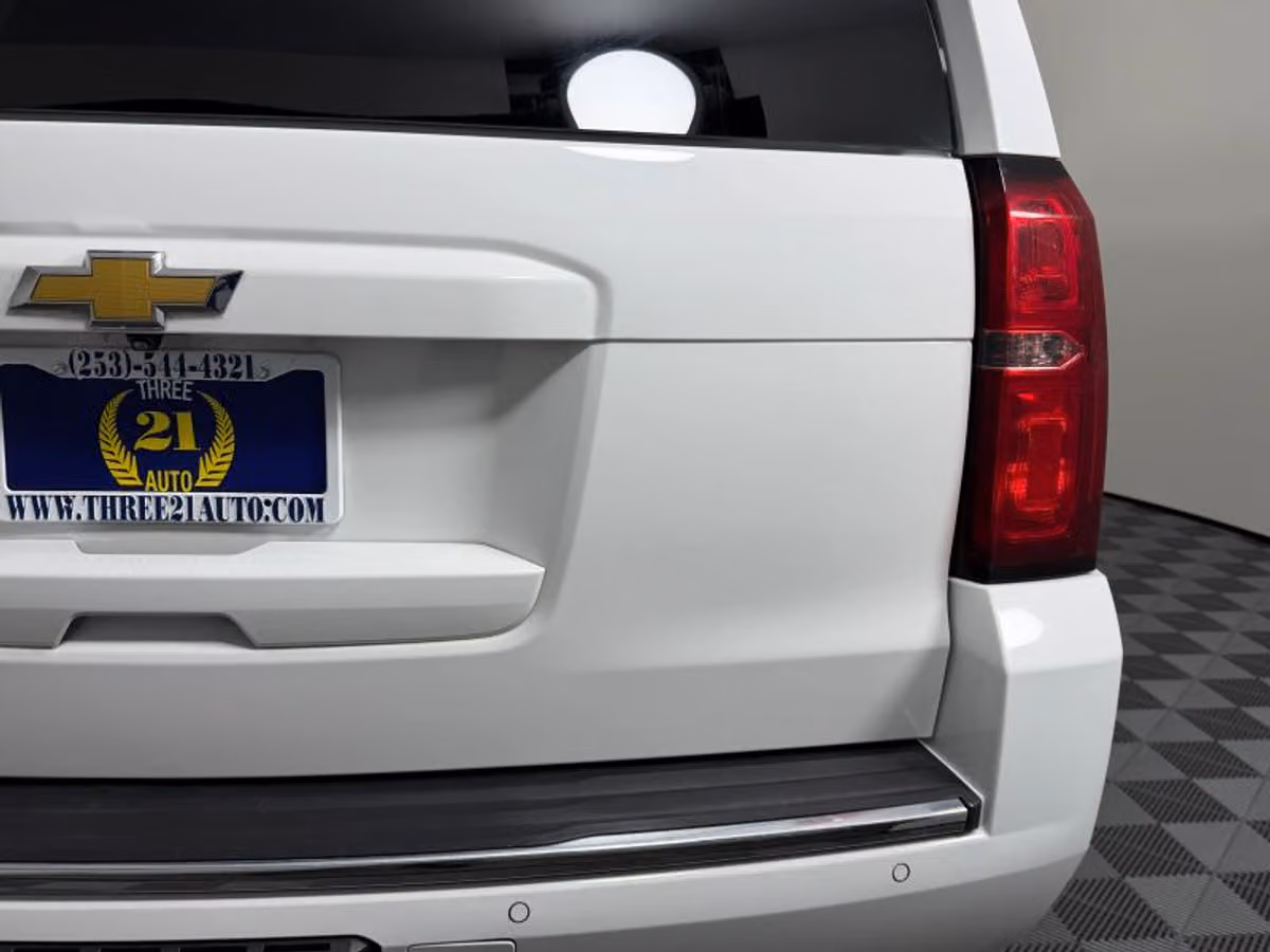 2015 Chevrolet Suburban LTZ Image 11