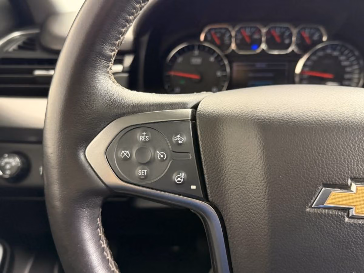2015 Chevrolet Suburban LTZ Image 25