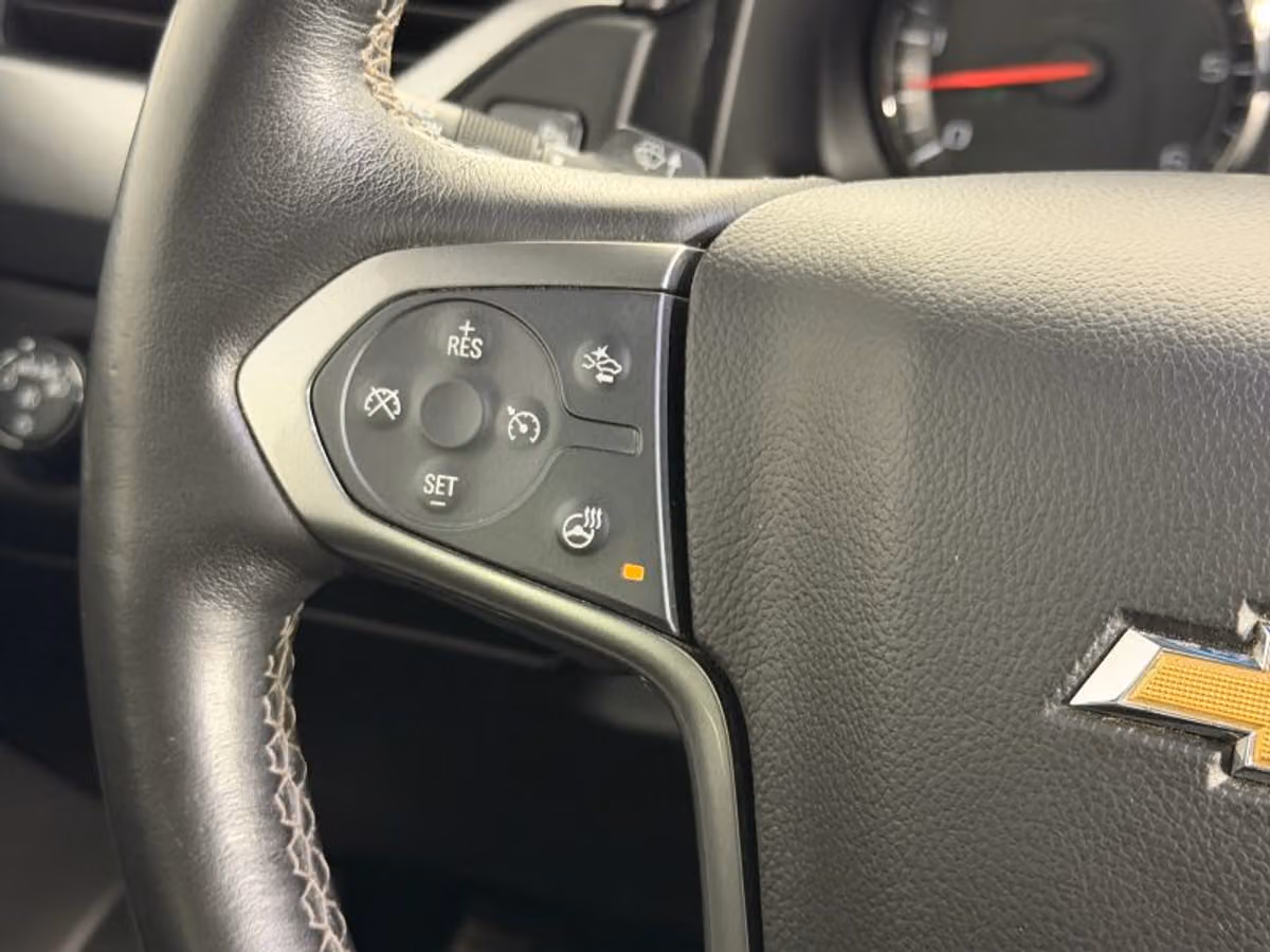 2015 Chevrolet Suburban LTZ Image 31