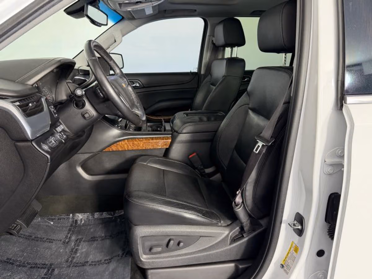 2015 Chevrolet Suburban LTZ Image 32