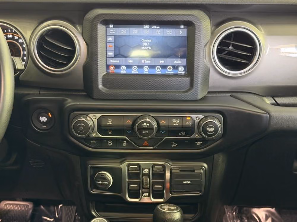 2020 Jeep Wrangler Unlimited Sahara Image 16