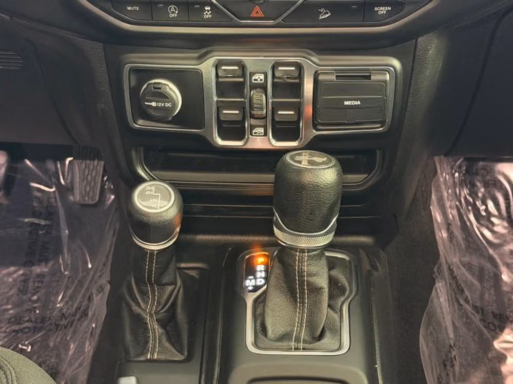 2020 Jeep Wrangler Unlimited Sahara Image 19