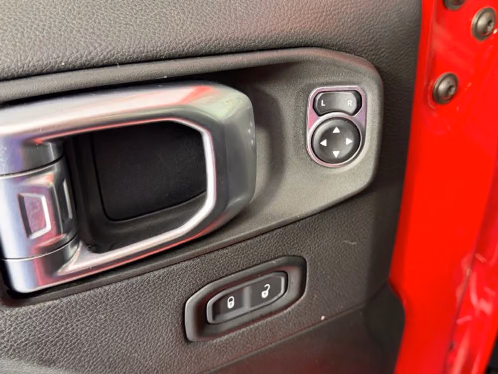 2020 Jeep Wrangler Unlimited Sahara Image 31