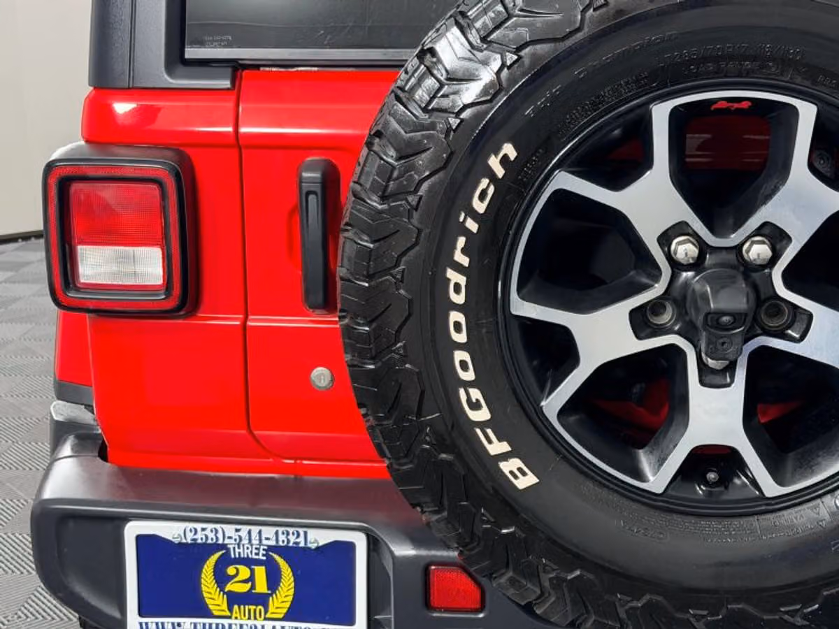 2020 Jeep Wrangler Unlimited Sahara Image 9