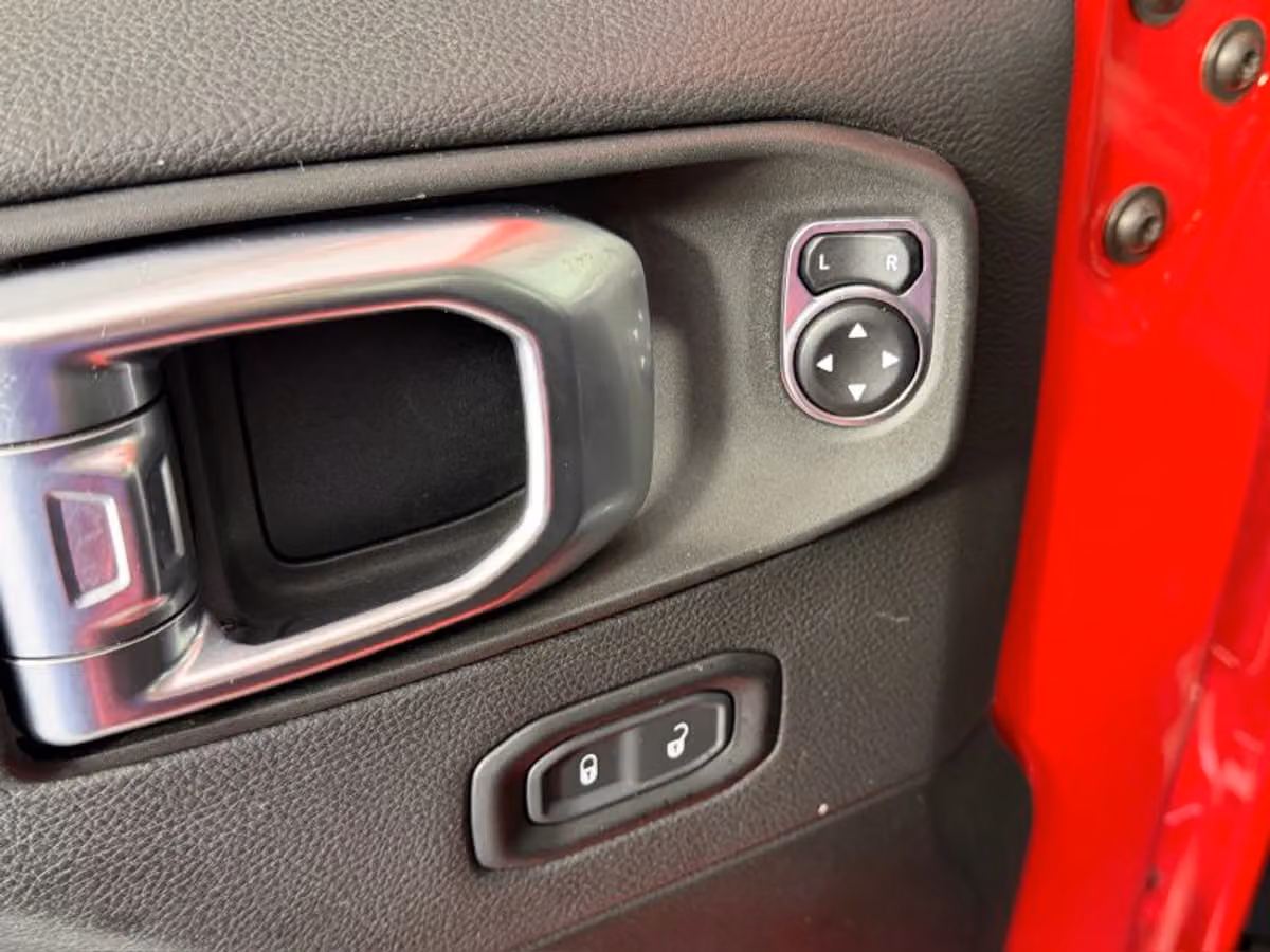 2020 Jeep Wrangler Unlimited Sahara Image 31