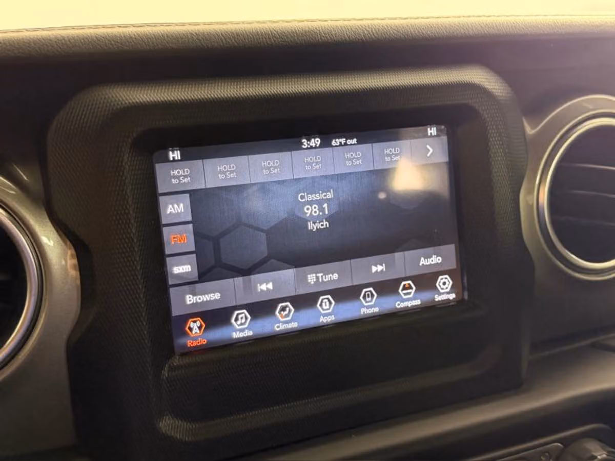 2020 Jeep Wrangler Unlimited Sahara Image 18