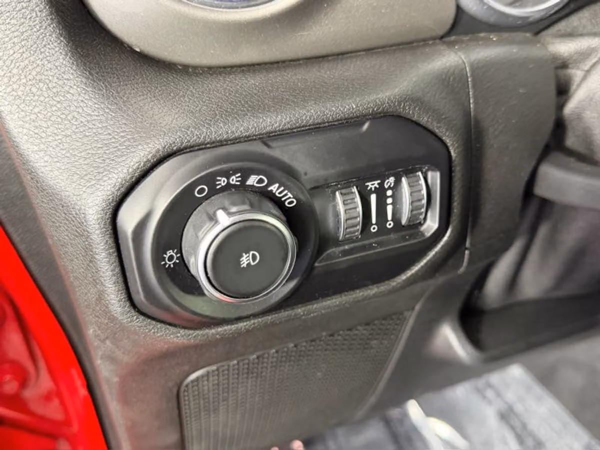 2020 Jeep Wrangler Unlimited Sahara Image 34