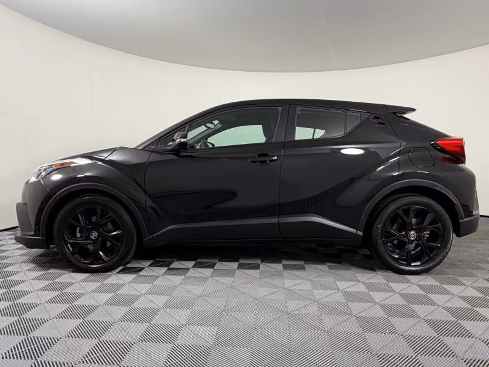 2018 Toyota C-HR XLE Premium Crossover Image 13