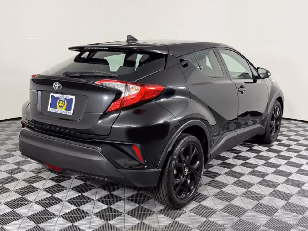 2018 Toyota C-HR XLE Premium Crossover Image 8