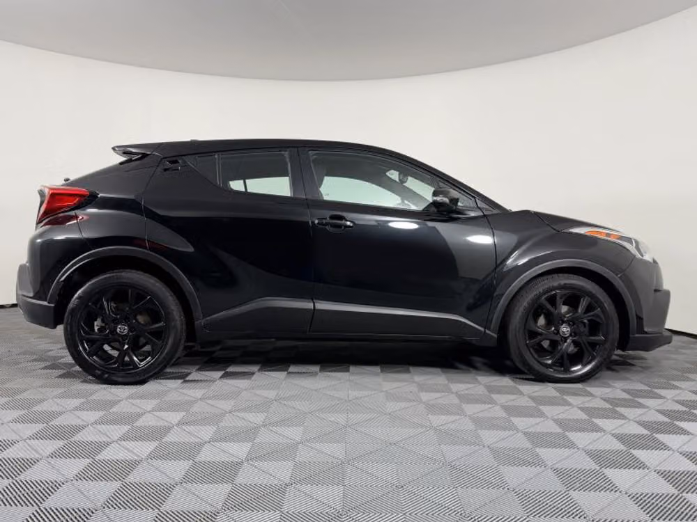 2018 Toyota C-HR XLE Premium Crossover Image 7