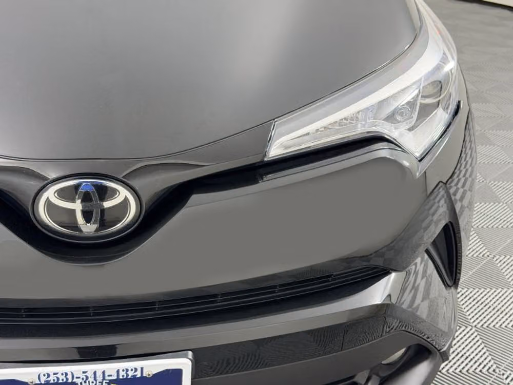 2018 Toyota C-HR XLE Premium Crossover Image 4