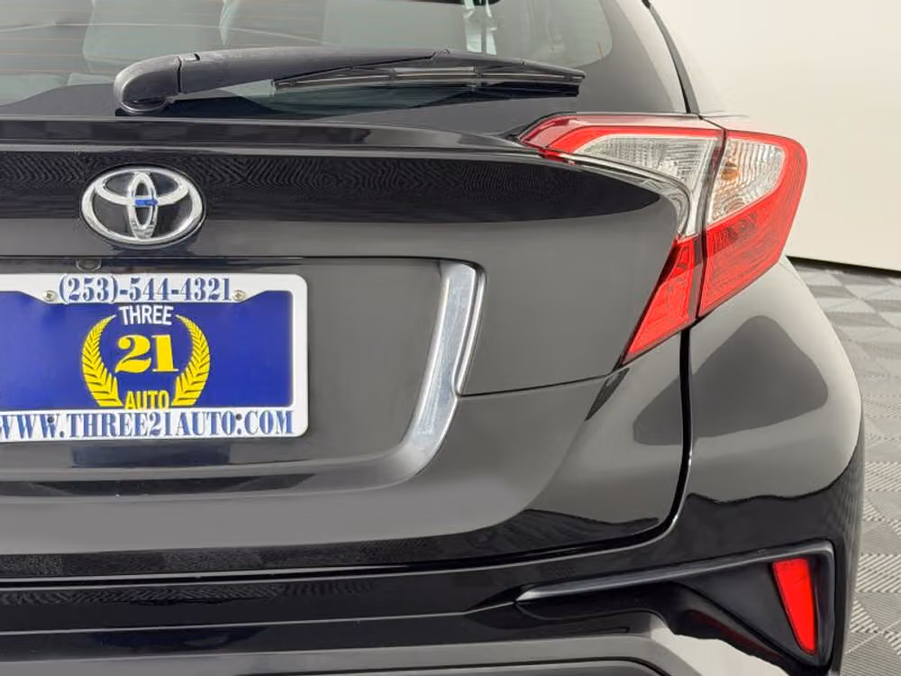 2018 Toyota C-HR XLE Premium Crossover Image 11