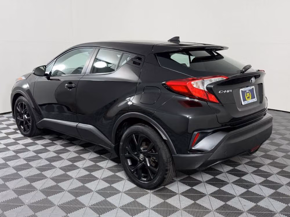 2018 Toyota C-HR XLE Premium Crossover Image 12