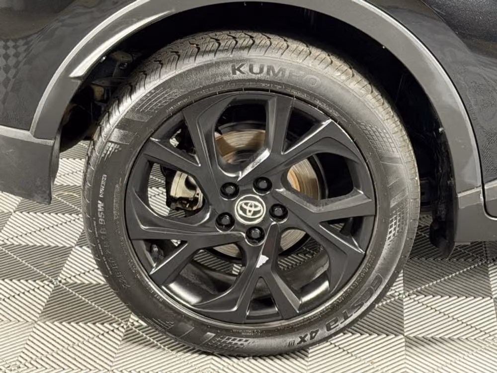 2018 Toyota C-HR XLE Premium Crossover Image 14