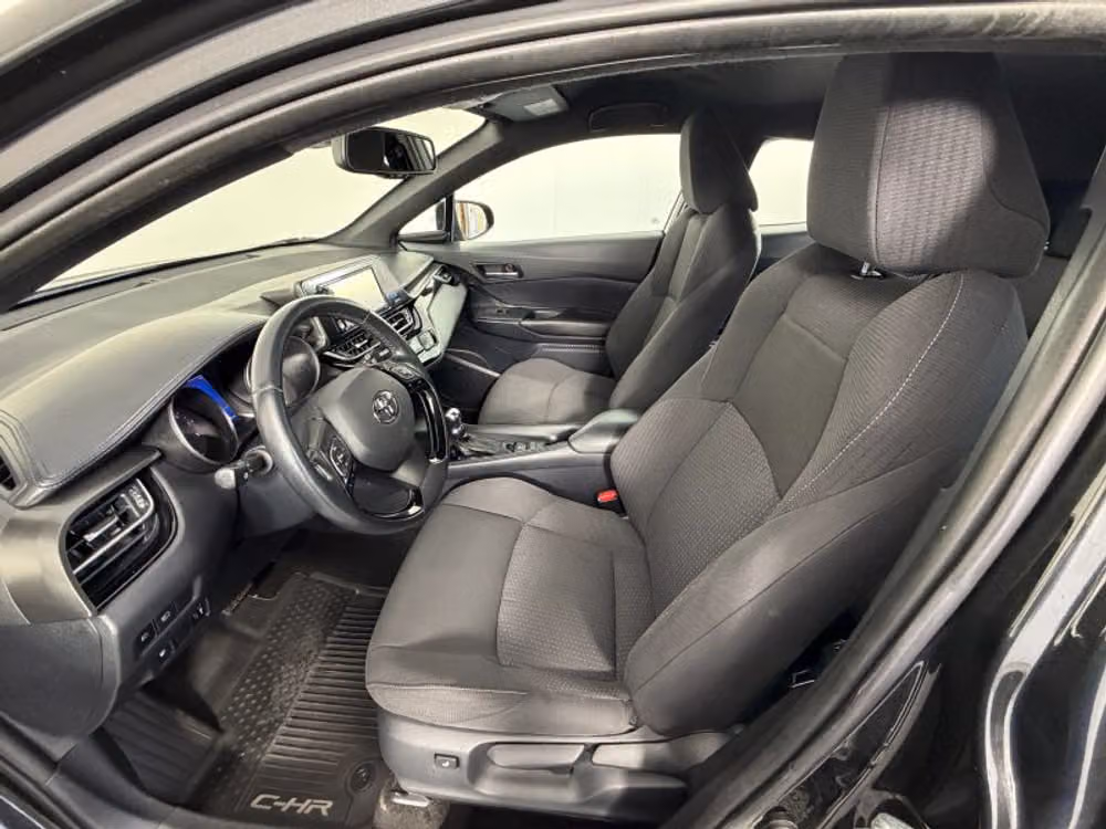 2018 Toyota C-HR XLE Premium Crossover Image 19