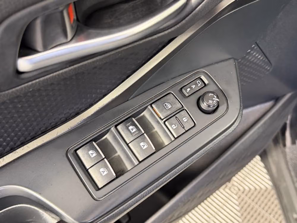 2018 Toyota C-HR XLE Premium Crossover Image 24