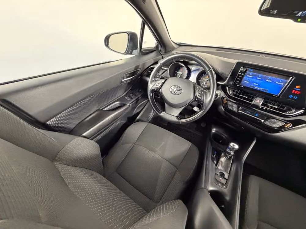 2018 Toyota C-HR XLE Premium Crossover Image 28