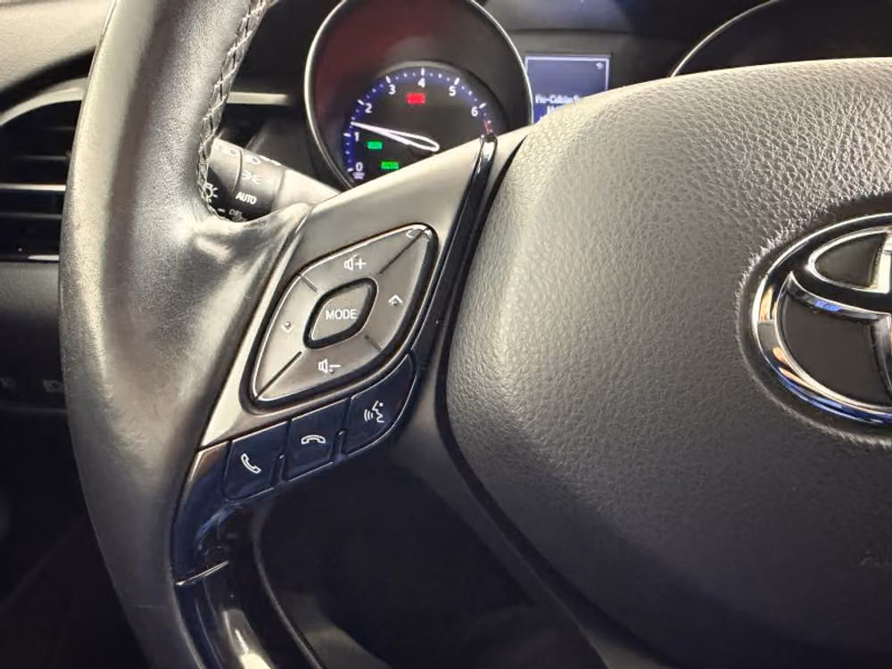 2018 Toyota C-HR XLE Premium Crossover Image 36