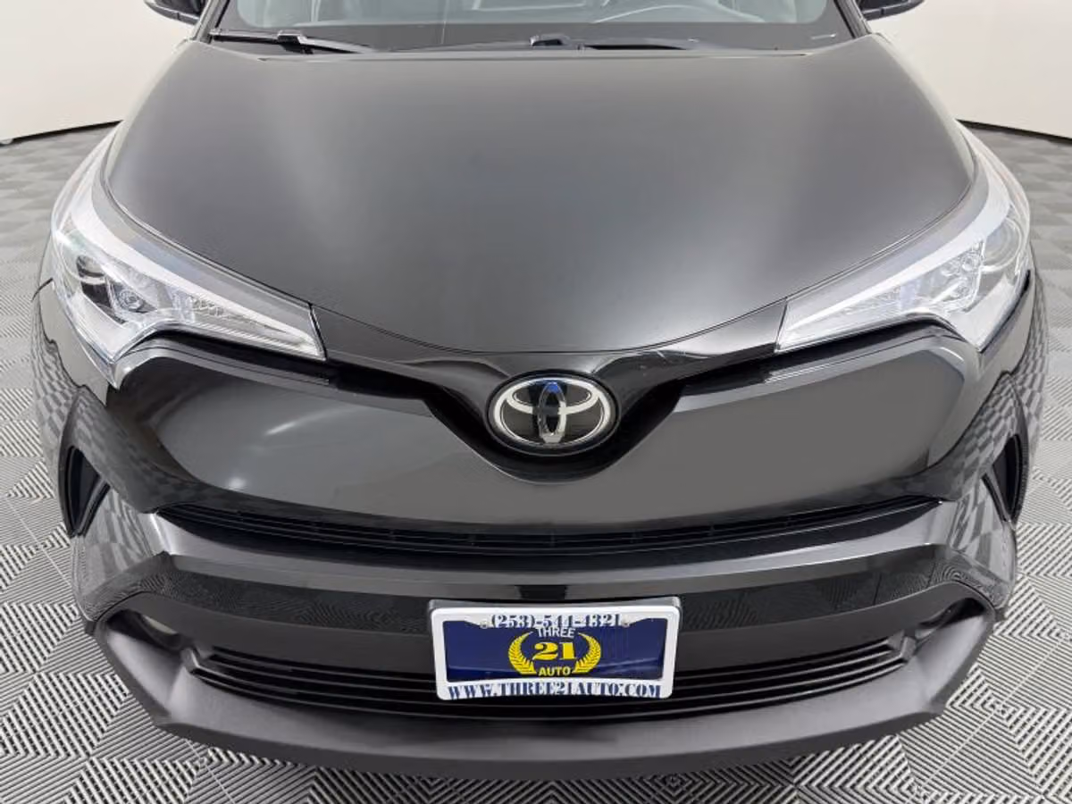 2018 Toyota C-HR XLE Premium Crossover Image 3