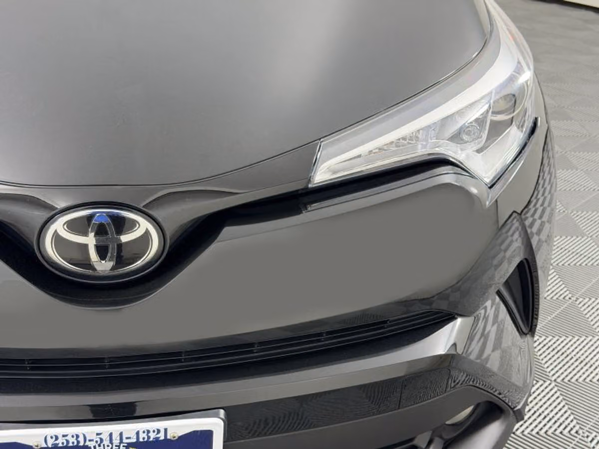 2018 Toyota C-HR XLE Premium Crossover Image 4