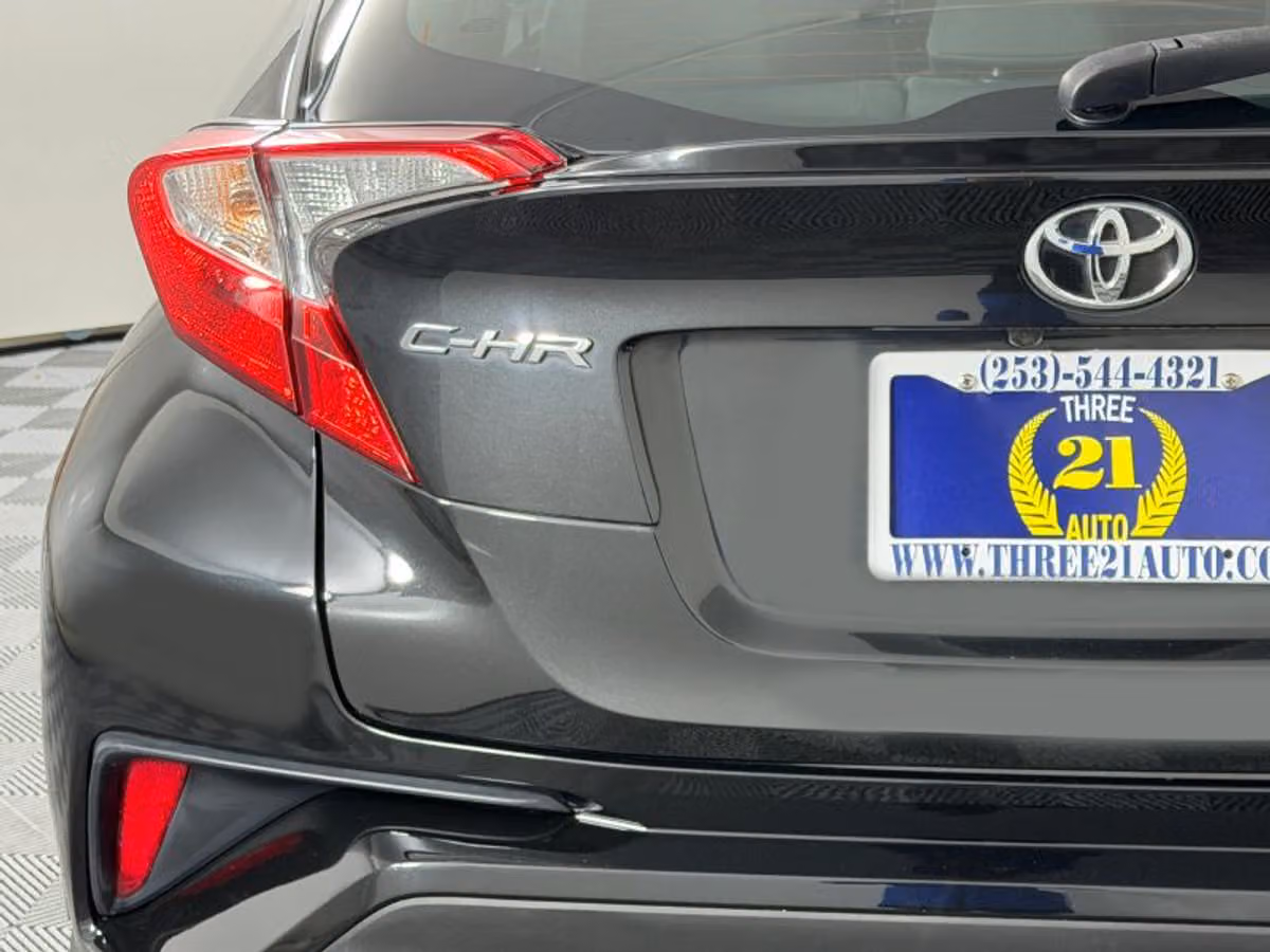 2018 Toyota C-HR XLE Premium Crossover Image 10