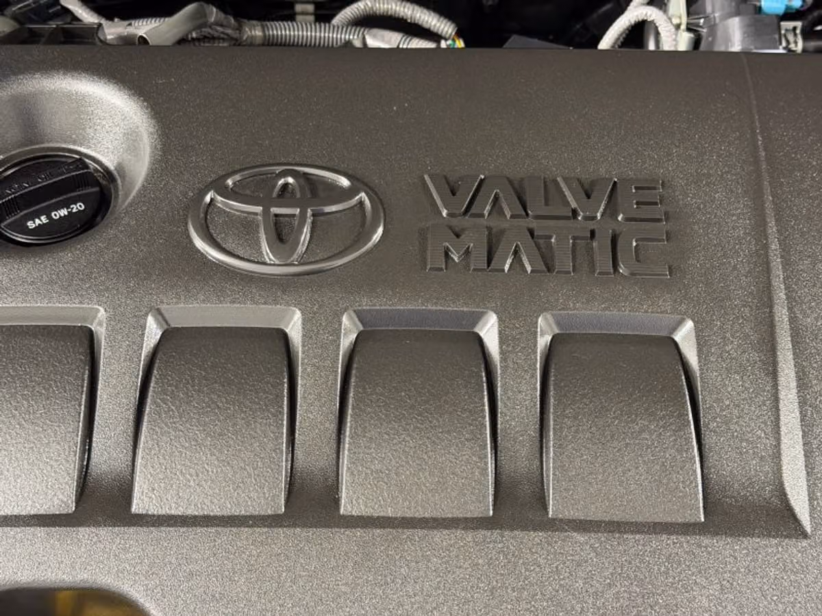 2018 Toyota C-HR XLE Premium Crossover Image 18