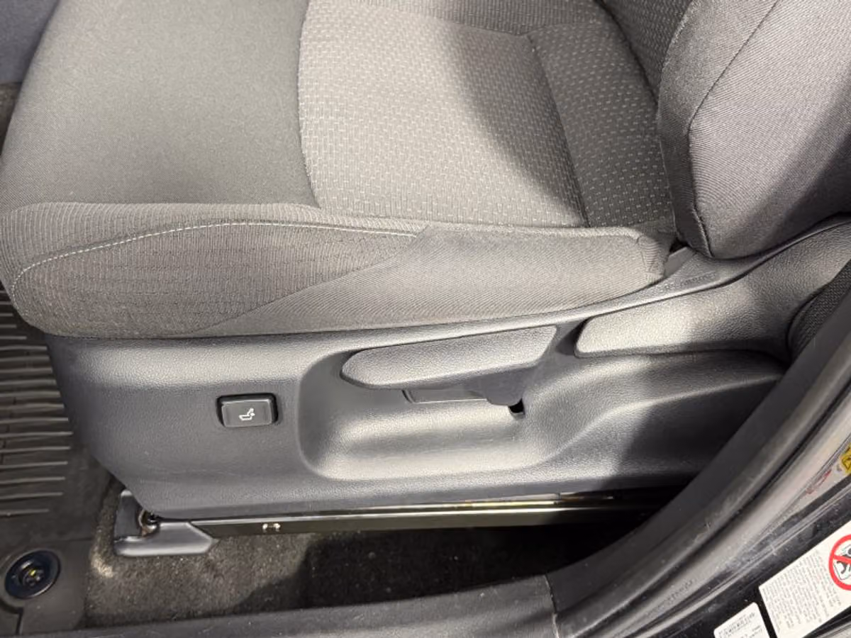 2018 Toyota C-HR XLE Premium Crossover Image 21