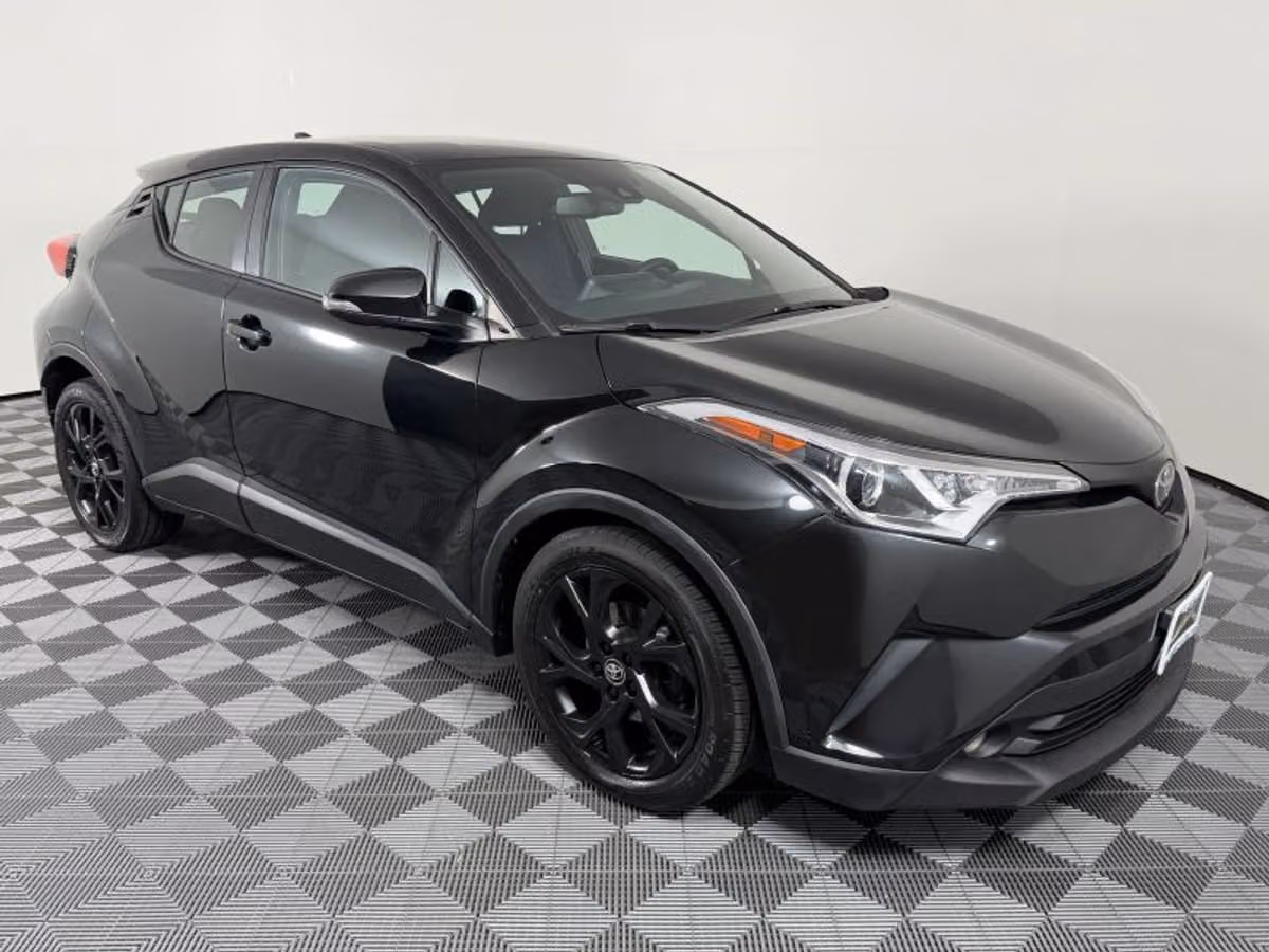 2018 Toyota C-HR XLE Premium Crossover Image 6