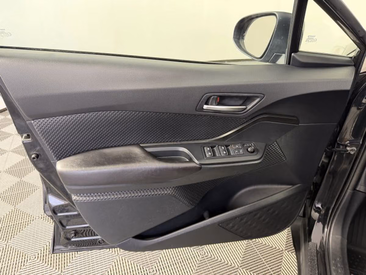 2018 Toyota C-HR XLE Premium Crossover Image 23