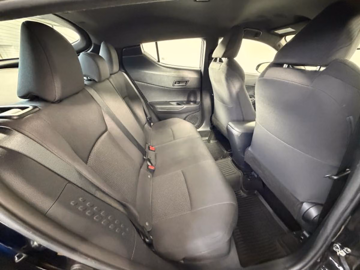 2018 Toyota C-HR XLE Premium Crossover Image 26