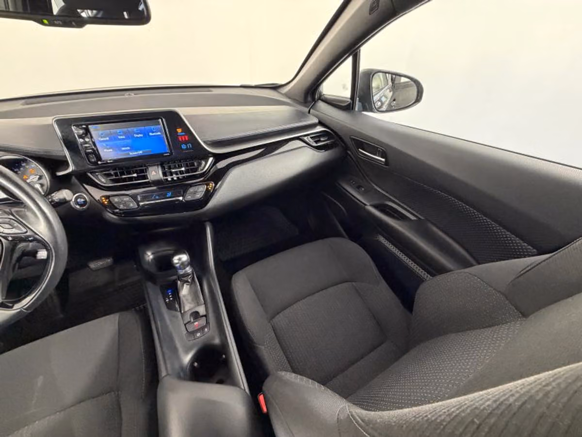 2018 Toyota C-HR XLE Premium Crossover Image 29