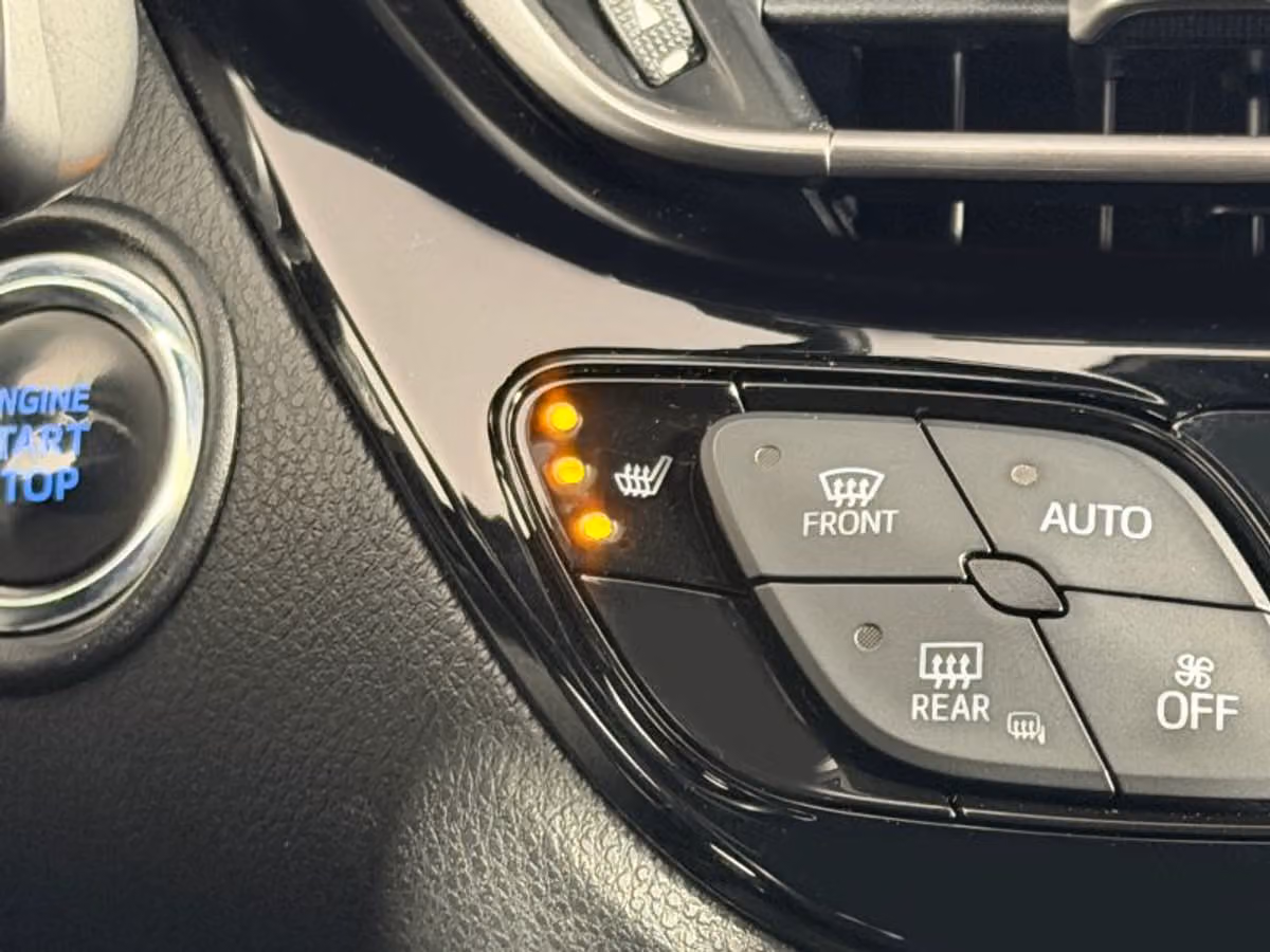 2018 Toyota C-HR XLE Premium Crossover Image 33