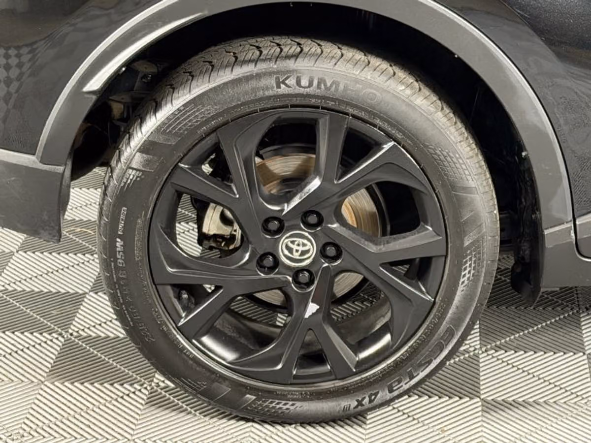2018 Toyota C-HR XLE Premium Crossover Image 14