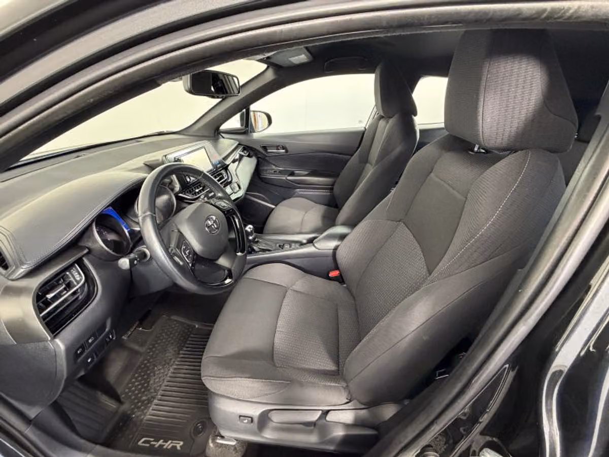 2018 Toyota C-HR XLE Premium Crossover Image 19