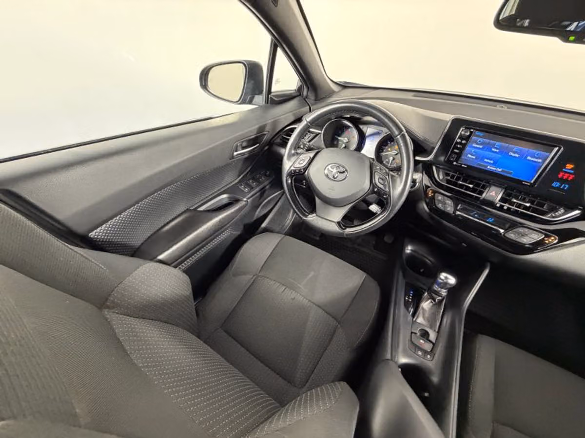 2018 Toyota C-HR XLE Premium Crossover Image 28